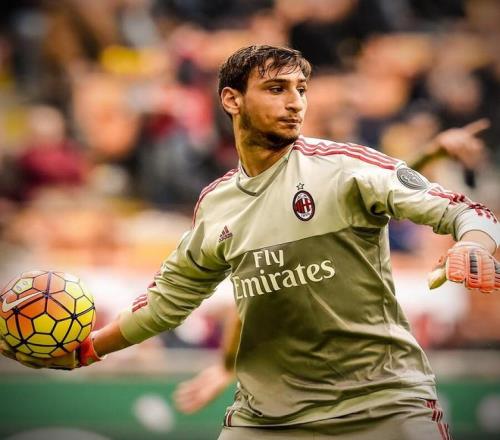 卡恩：阿隆索的体系足球需要特定球员，他的理念不适合皇马（卡恩：阿隆索的战术需特定人选，其理念与皇马不合拍）