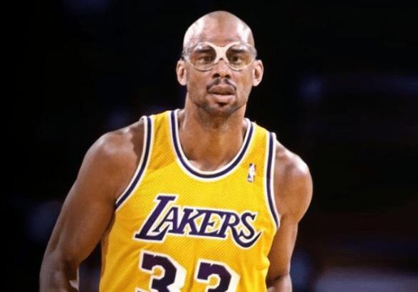 CBA：吉林主场不敌山东 历史对战再添败绩（CBA：吉林主场憾负山东，交锋史再添一败）