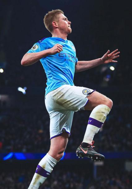 卡洛斯：C罗是所有球员的榜样；相比小罗我更爱去大罗的派对（卡洛斯：C罗堪称球员标杆；相比小罗，我更爱参加大罗的派对）