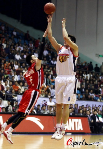 阿德耶米妻子发帖指责科瓦奇：拜托啊兄弟，怎么能把他换下去（阿德耶米妻子发声质疑科瓦奇：拜托兄弟，为何把他换下？）