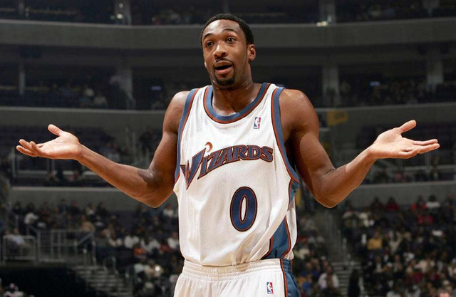 维拉主场31场不败！海外情报：维拉1-1曼联（外媒速递：维拉1-1曼联，主场不败延续至31场）