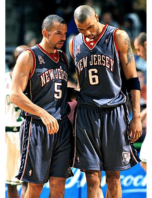 此前已宣布赛季报销！独行侠官方：莱夫利已成功接受右脚手术（独行侠官宣：莱夫利右脚手术顺利完成，赛季提前报销已确定）