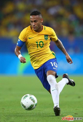 欧文突破防守造成杀伤球成功（欧文强突防线造犯规得手）