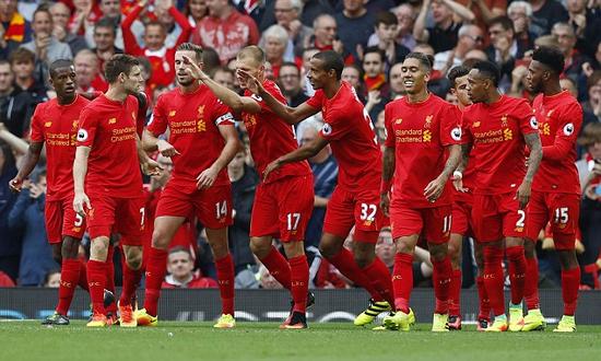 曼联、利物浦近五轮各1胜，英超积分榜曼联积22分，领先利物浦。（英超近五轮曼联与利物浦各仅一胜，曼联22分暂压利物浦）