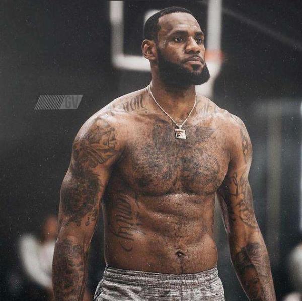 惊喜，曼联17岁青训小将詹姆斯-奥弗里入选澳大利亚国家队（澳大利亚国家队征召曼联17岁青训新星詹姆斯-奥弗里）