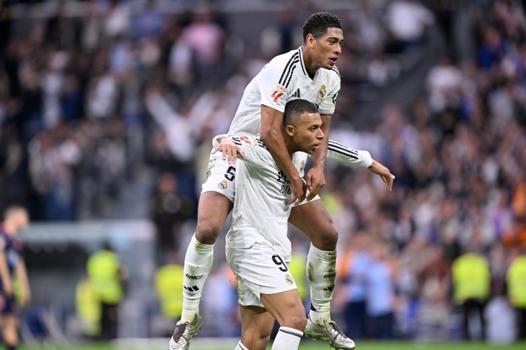 对飙！弗拉格半场9中7得22分&乔治14中8得24分（火力对轰！弗拉格半场9投7中砍22分，乔治14投8中轰24分）