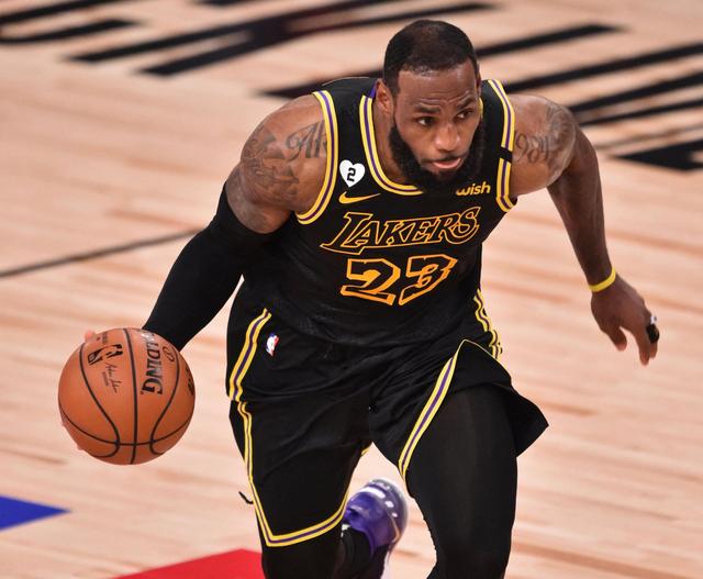 打进个人赛季德甲首球，丘库埃梅卡当选多特客战汉堡全场最佳（收获赛季德甲处子球，丘库埃梅卡荣膺多特客场战汉堡全场最佳）