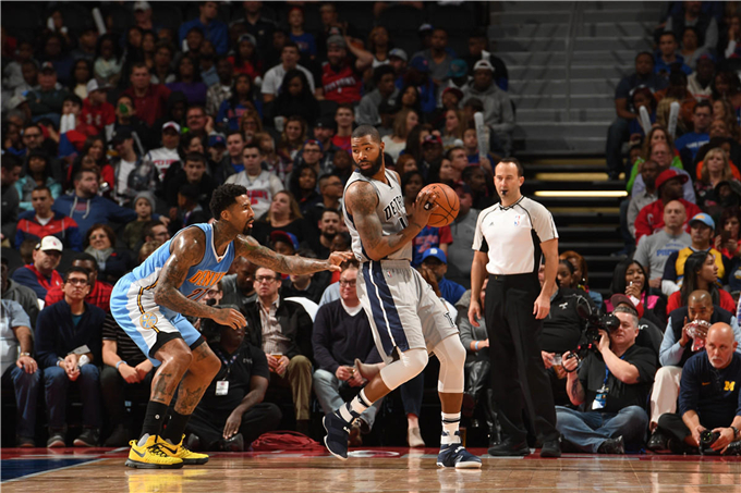 解说：赵睿登场后周琦被彻底激活 每一年的京辽大战都少不了话题（赵睿出场点燃周琦，京辽对决年年话题不断）