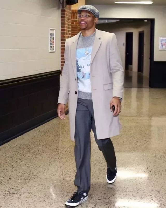 仅26场！奎因成为50多年来最快达成生涯100次助攻的中锋（奎因仅用26场达成生涯100次助攻，成为50余年来中锋最快纪录保持者）